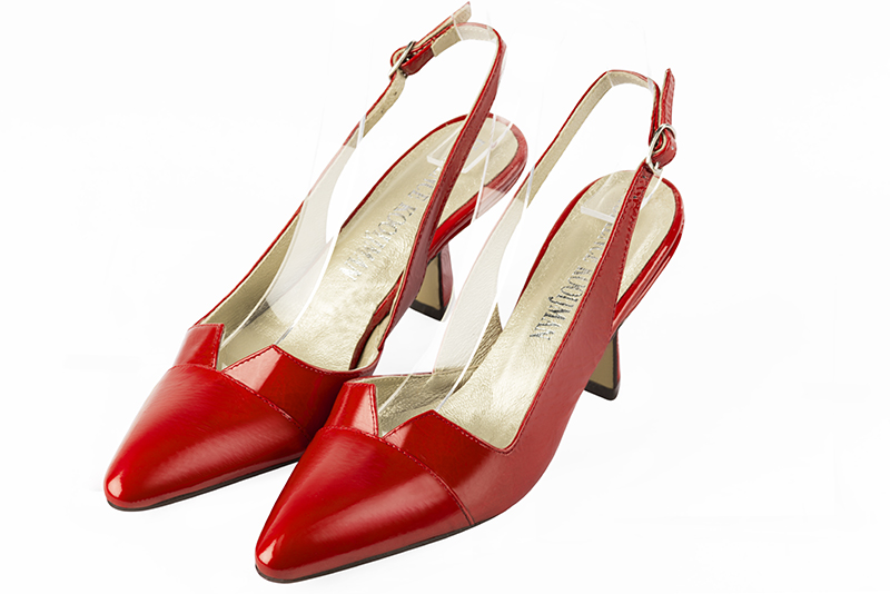 Scarlet red women's open back shoes, with a knot. Tapered toe. Medium spool heels. Front view - Florence KOOIJMAN